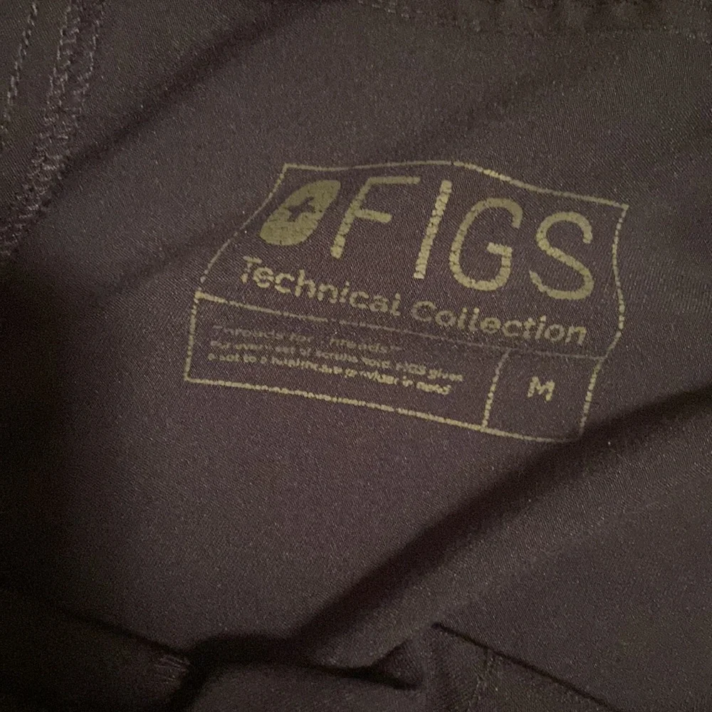 FIGS Kade Cargo Scrub Pants - Picture 3 of 5